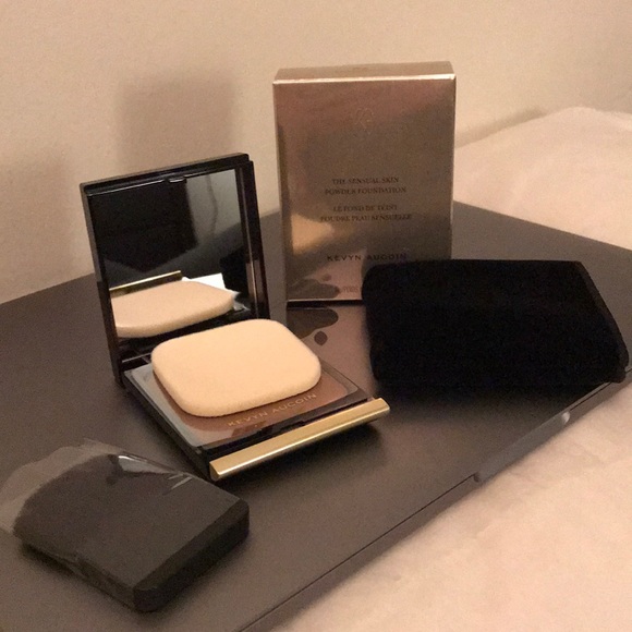 The Sensual Skin Powder Foundation - Picture 2 of 3